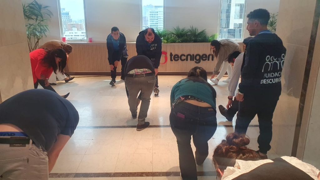 Equipo de tecnigen participando de las pausas activas